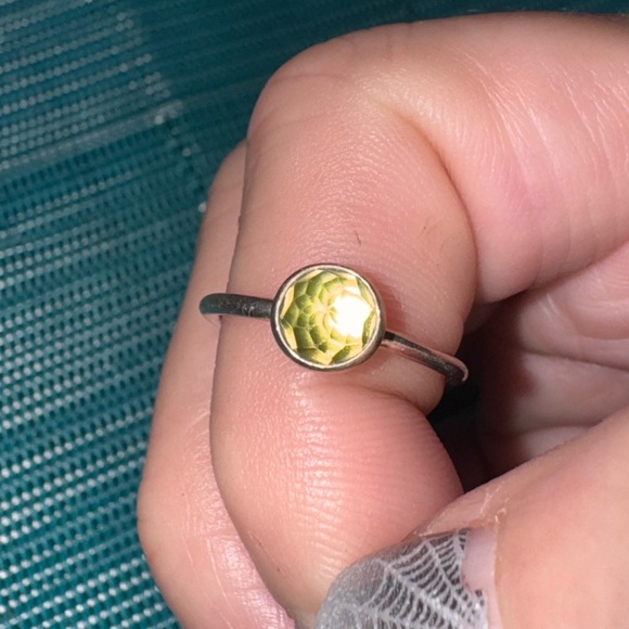 Peridot ring - Picture 2 of 3